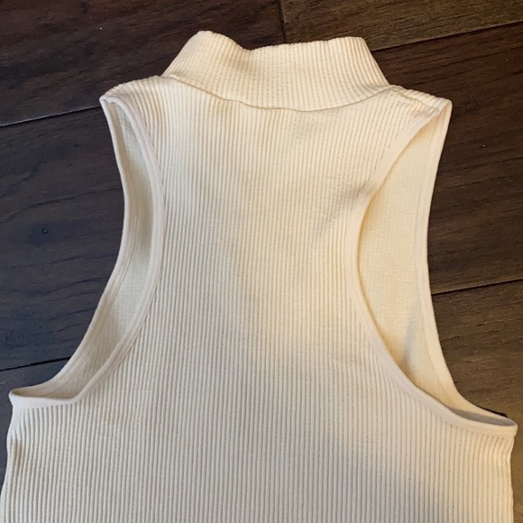 🎉2/$20 NWOT Sleeveless turtleneck bodysuit - Picture 2 of 4